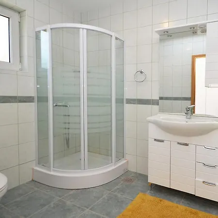 4 Otoka.4 * Prizba